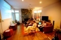 glorias_talk_wide_shot_120_02